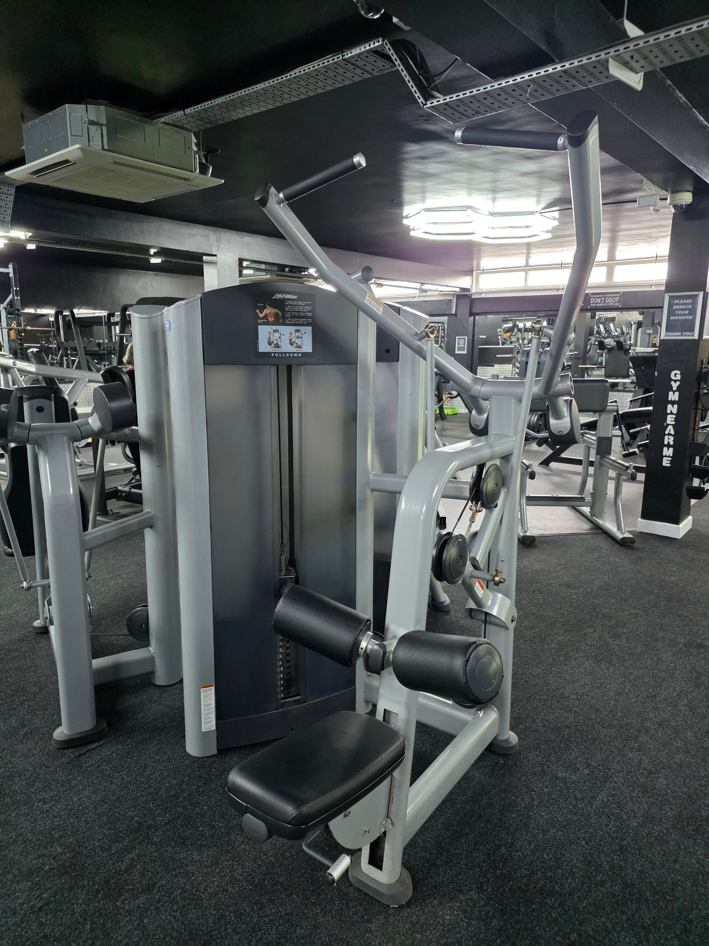 Life Fitness Lat Pulldown Machine Commercial Gym Equipment