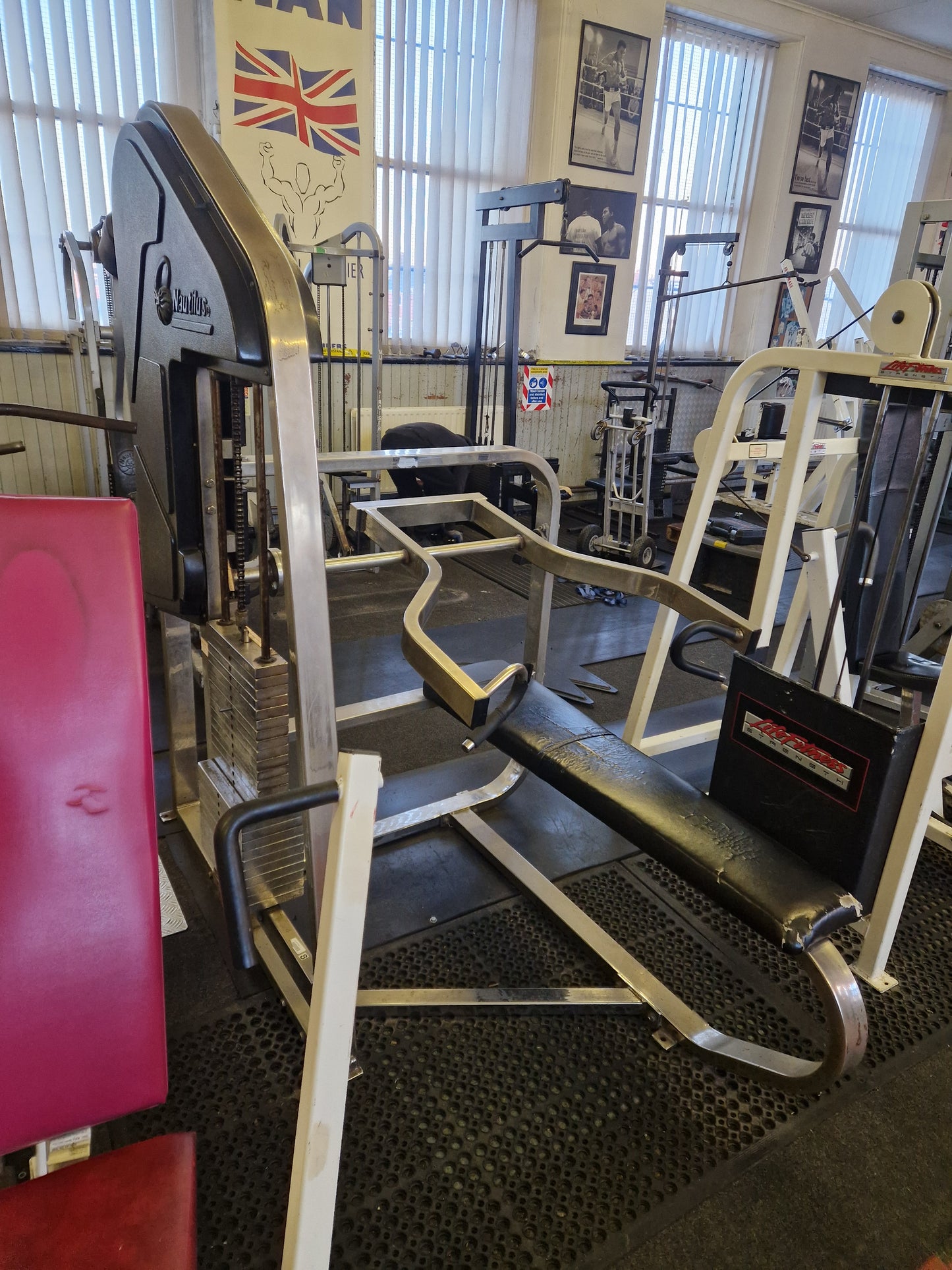 Nautilus Flat Chest Press Machine 1st Gen Commercial Gym Equipment