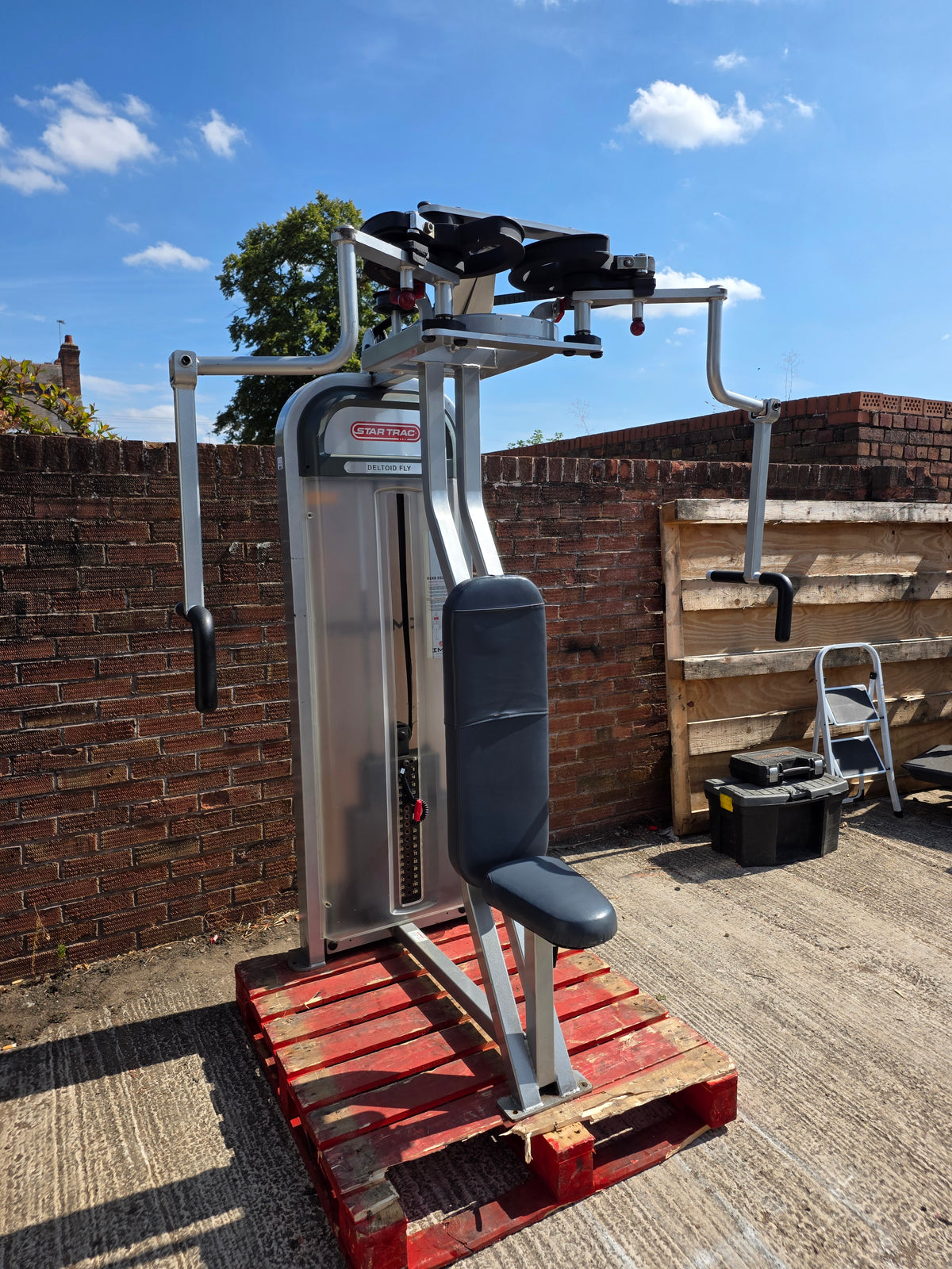 Star Trac Pec Fly Rear Delt Machine Commercial Gym Equipment