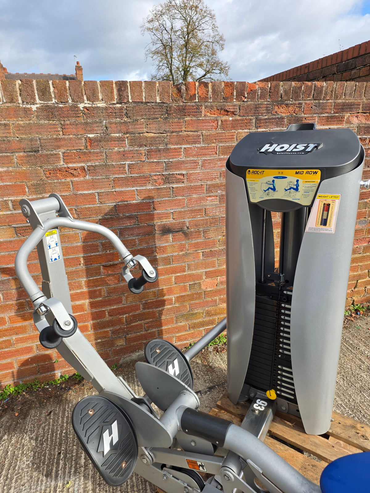 Hoist Roc It Back Row Machine Commercial Gym Equipment