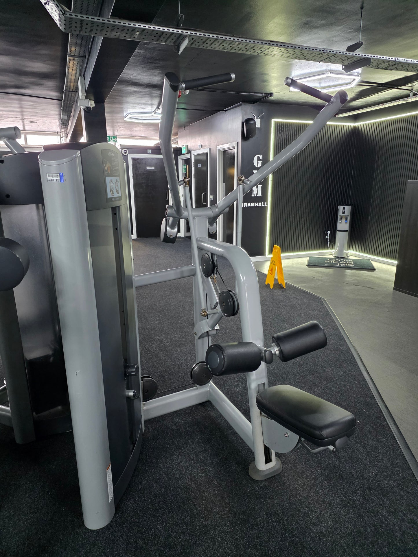 Life Fitness Lat Pulldown Machine Commercial Gym Equipment