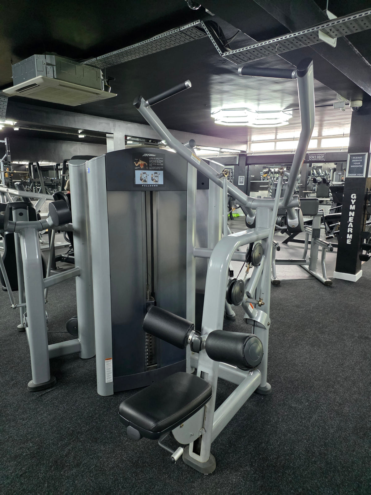 Life Fitness Lat Pulldown Machine Commercial Gym Equipment Gainz Gym life-fitness-lat-pulldown-machine-commercial-gym-equipment-gainz-gym
