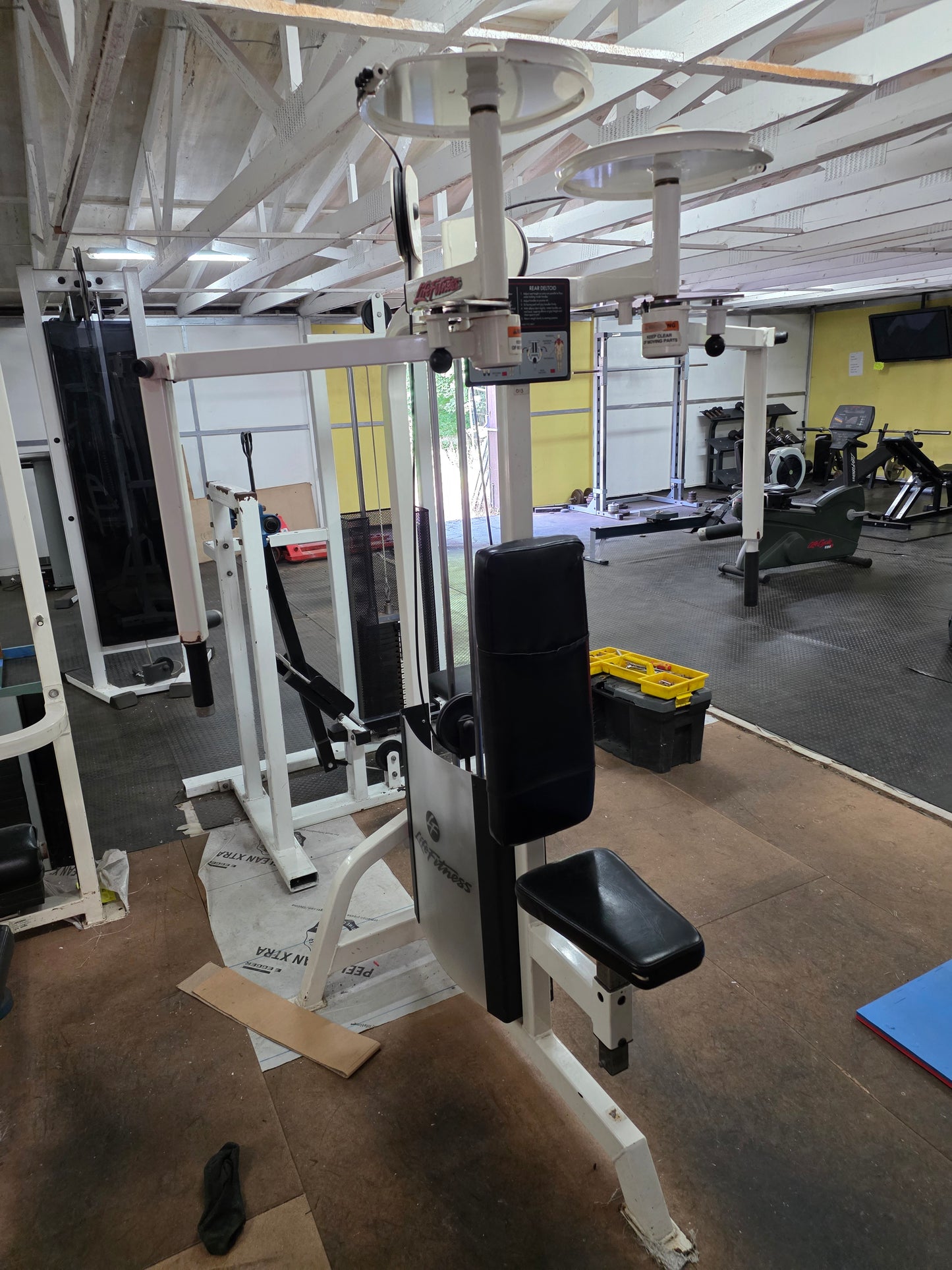 Life Fitness Pro 1 Pec Fly Rear Delt Machine Commercial Gym Equipment