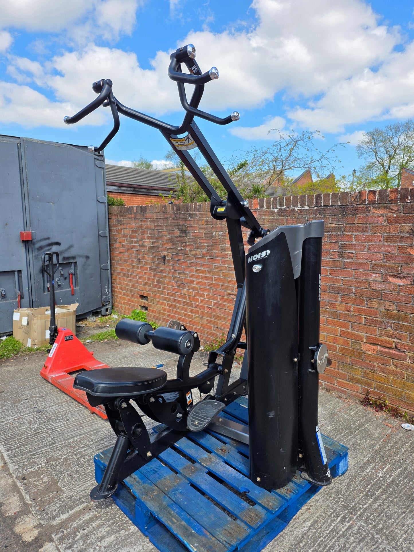 Hoist Roc it Lat Pulldown Machine Commercial Gym Equipment