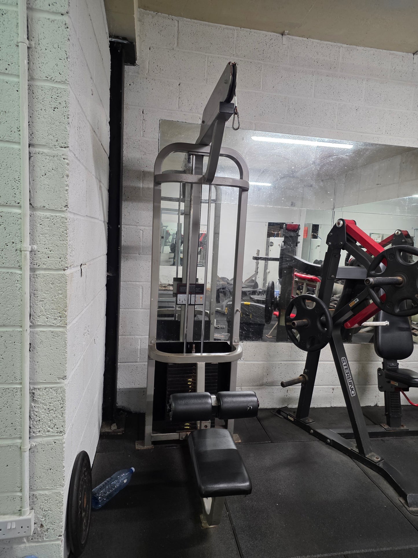 Life Fitness Lat Pulldown Machine 140kg Stack Commercial Gym Equipment