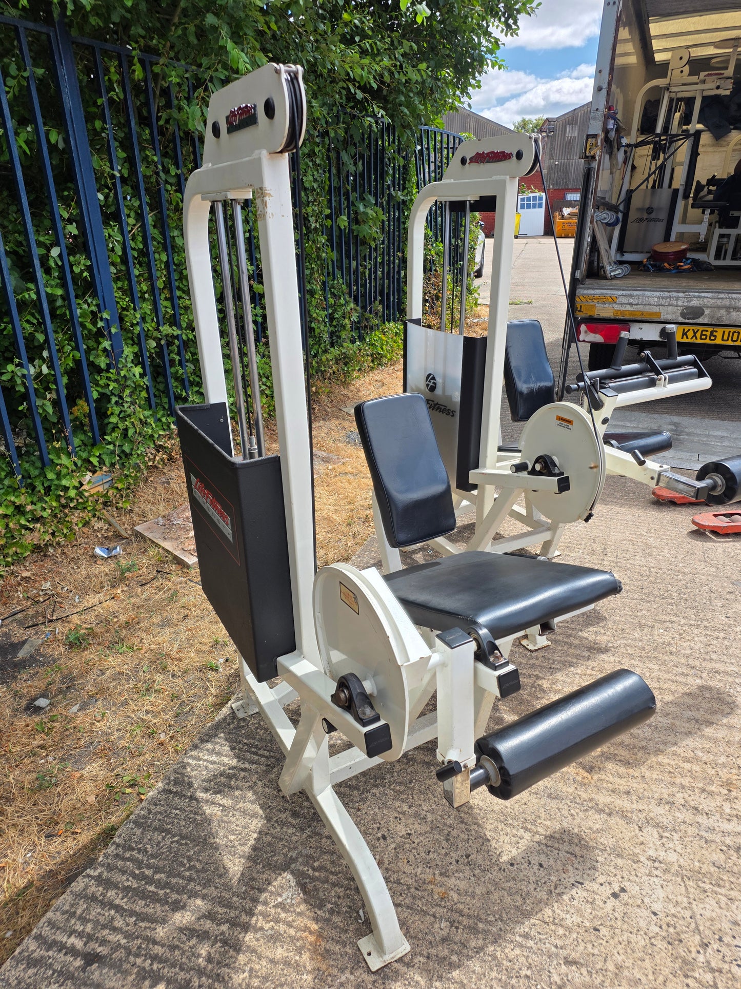 X2 Life Fitness Pro 1 Leg Extension & Seated Hamstring Curl Machine Commercial Gym Equipment