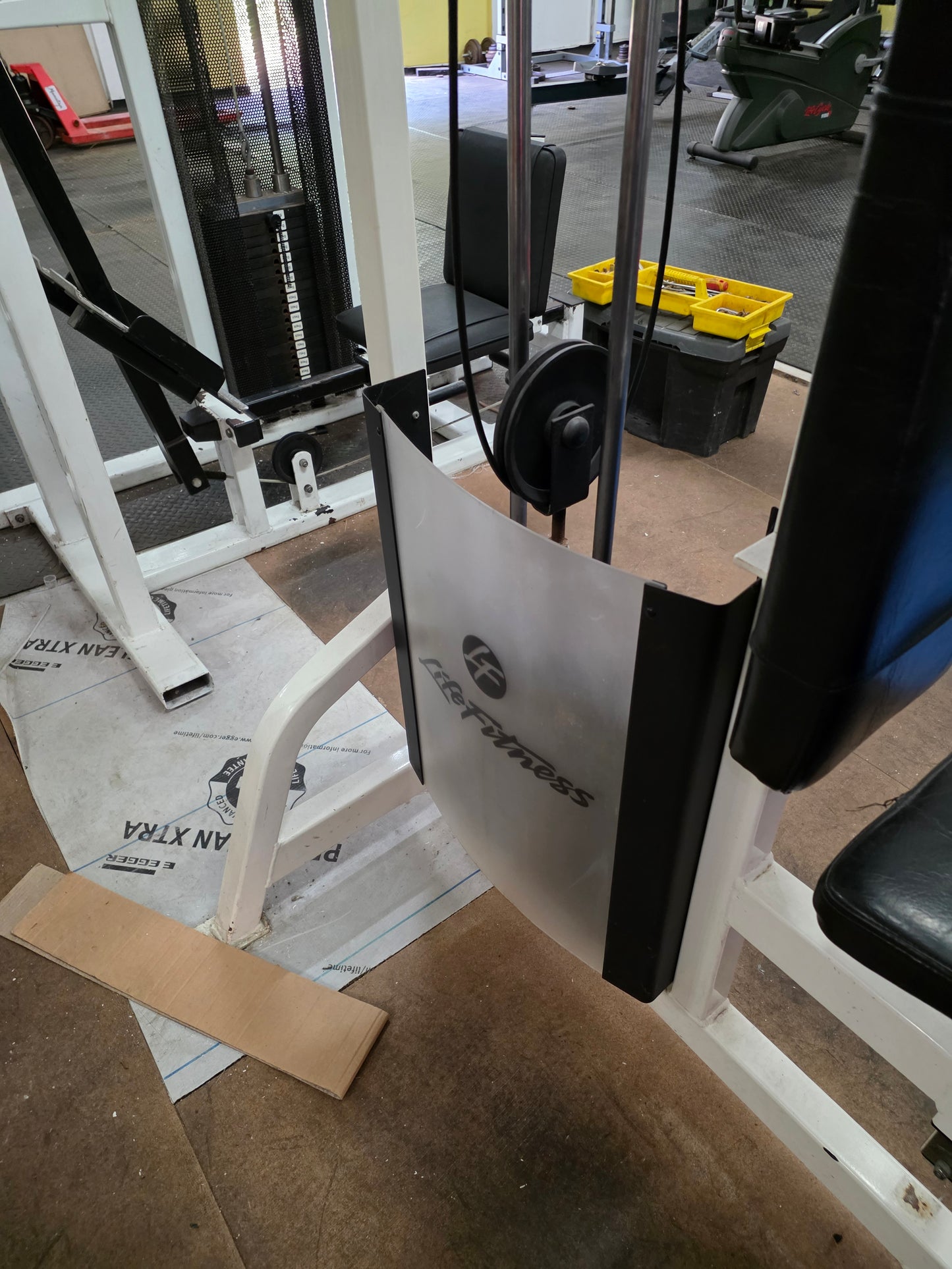 Life Fitness Pro 1 Pec Fly Rear Delt Machine Commercial Gym Equipment