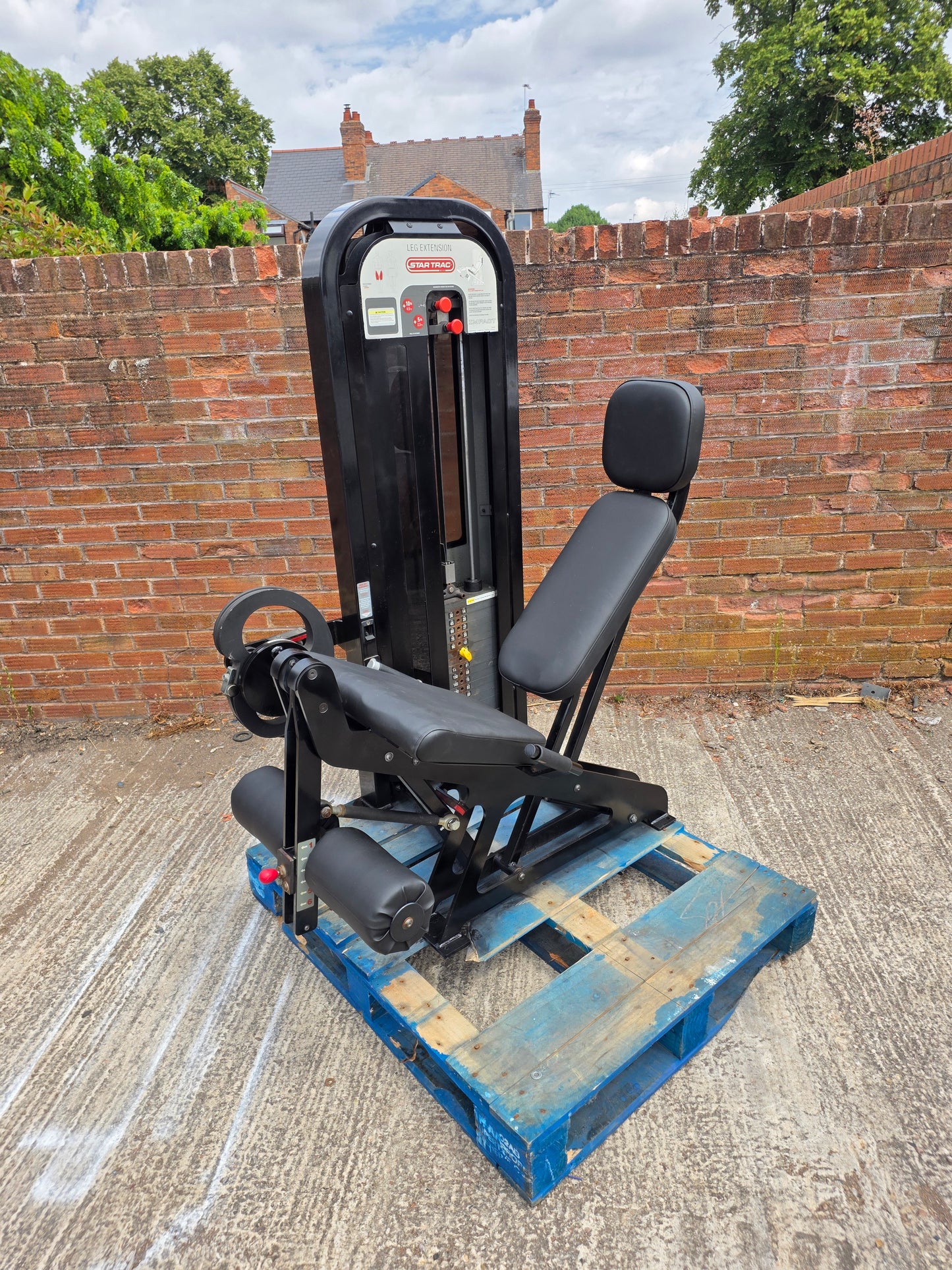 Star Trac/Flex Fitness Leg Extension Machine Commercial Gym Equipment