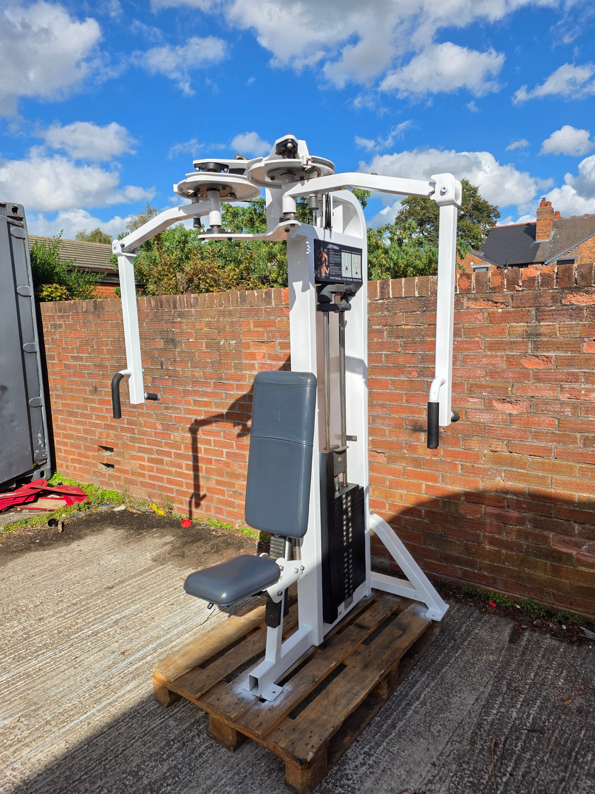 Life Fitness Pro 2 Pec Fly Rear Delt Machine Commercial Gym Equipment