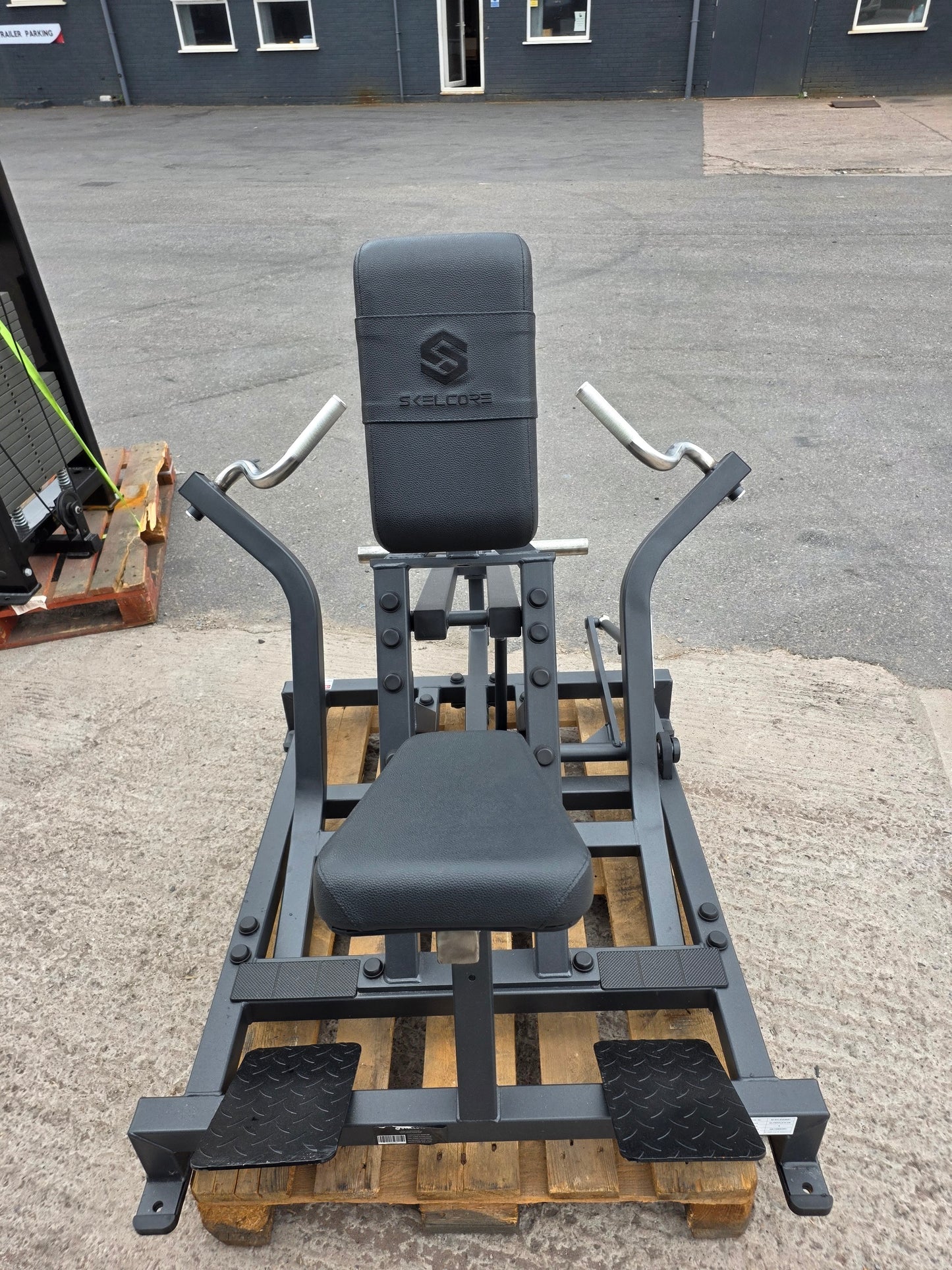 Skelcore/Flex Style Back Row Machine Commercial Gym Equipment