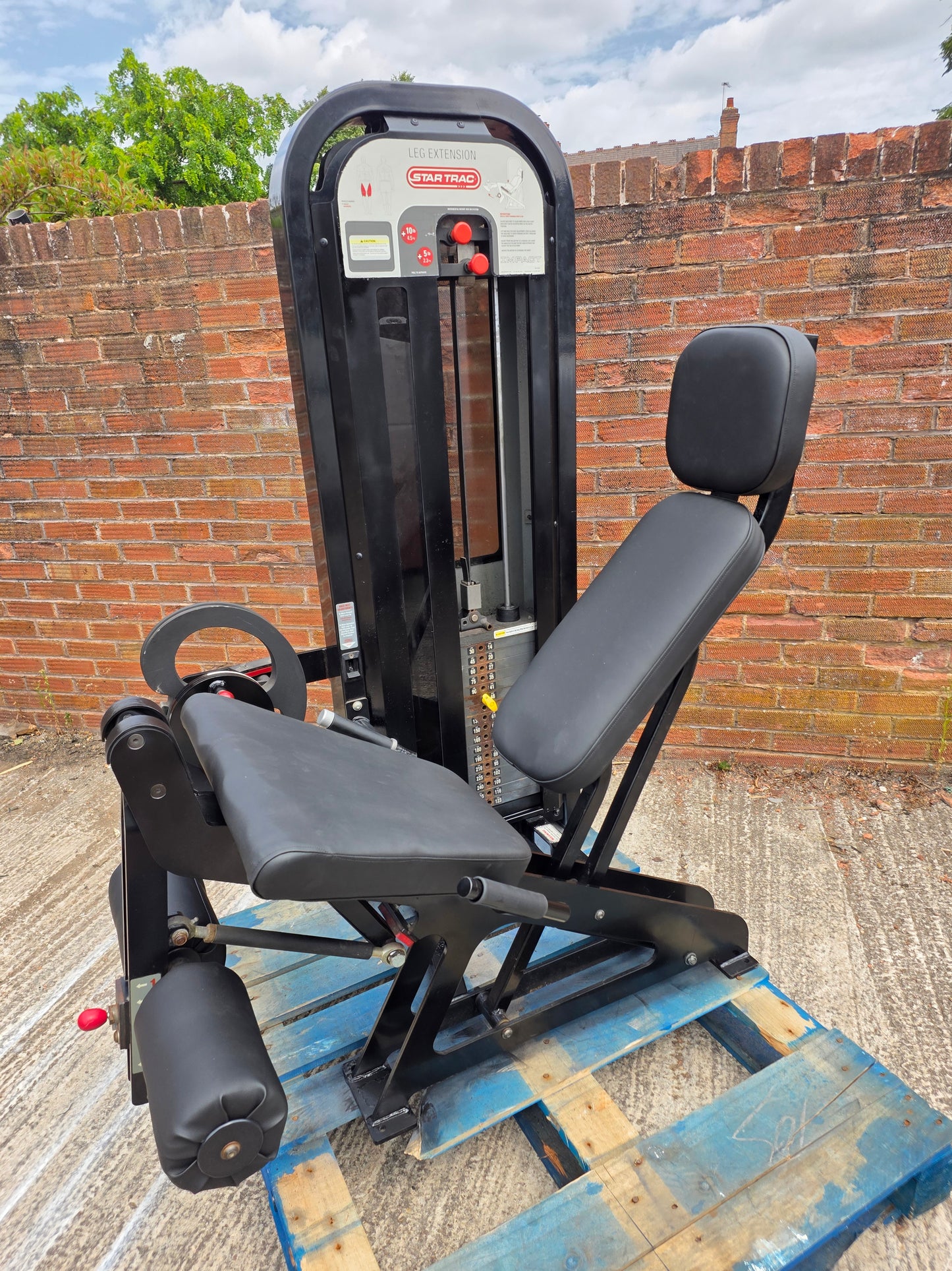 Star Trac/Flex Fitness Leg Extension Machine Commercial Gym Equipment