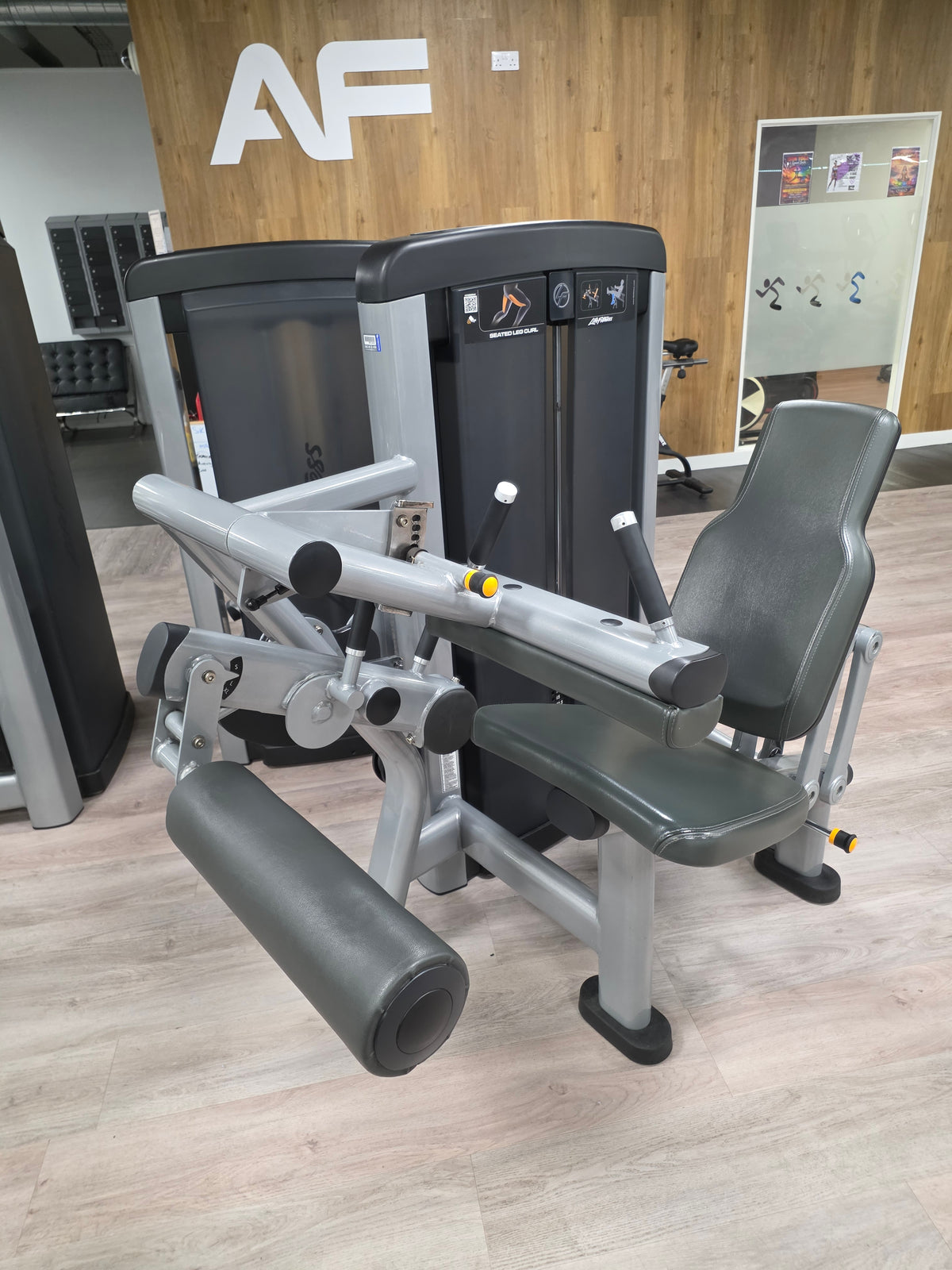 8pcs Life Fitness Insignia Series Pin Loaded Commercial Gym Machines