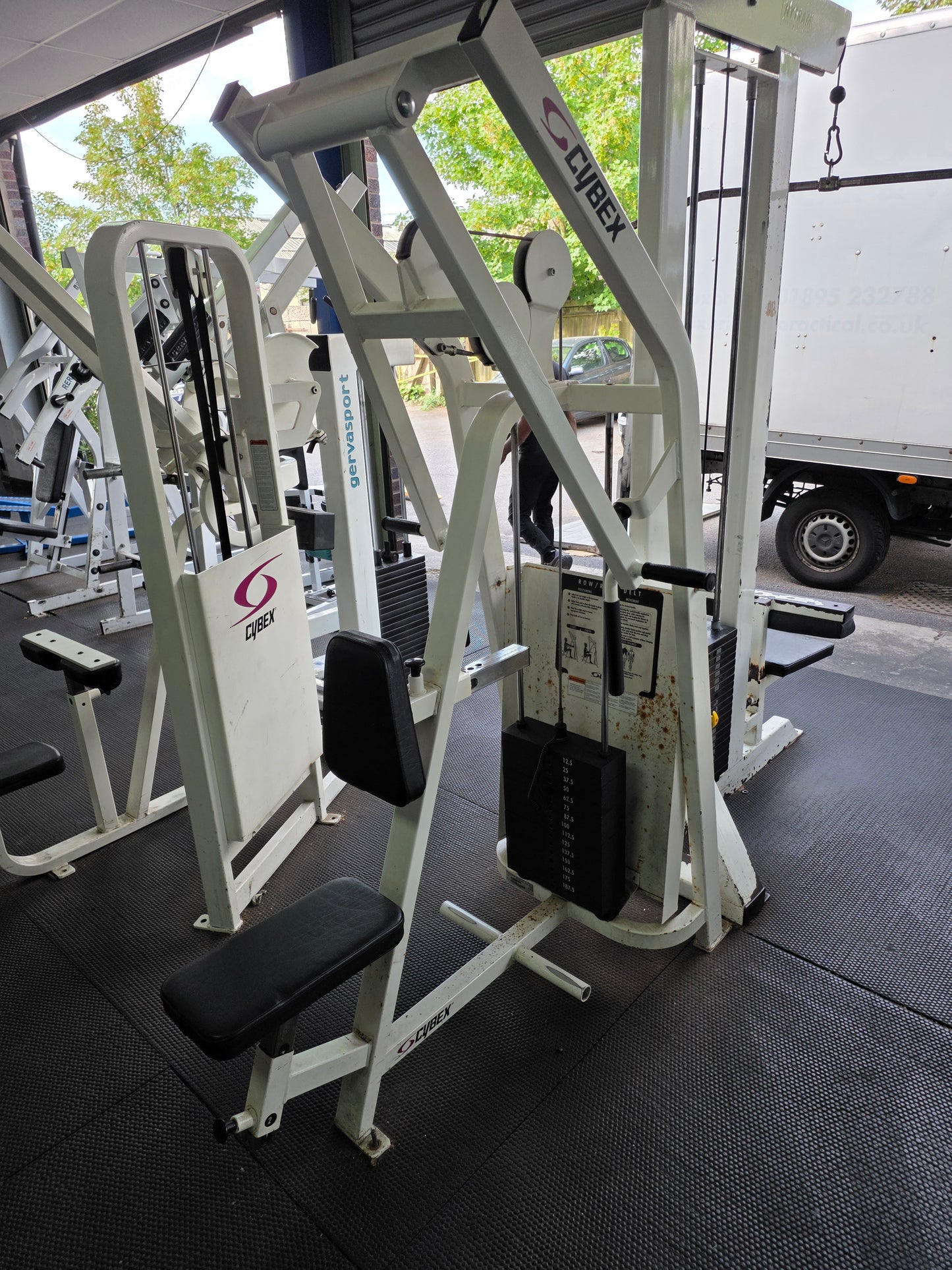 Cybex Classic Back Row Machine Commercial Gym Equipment