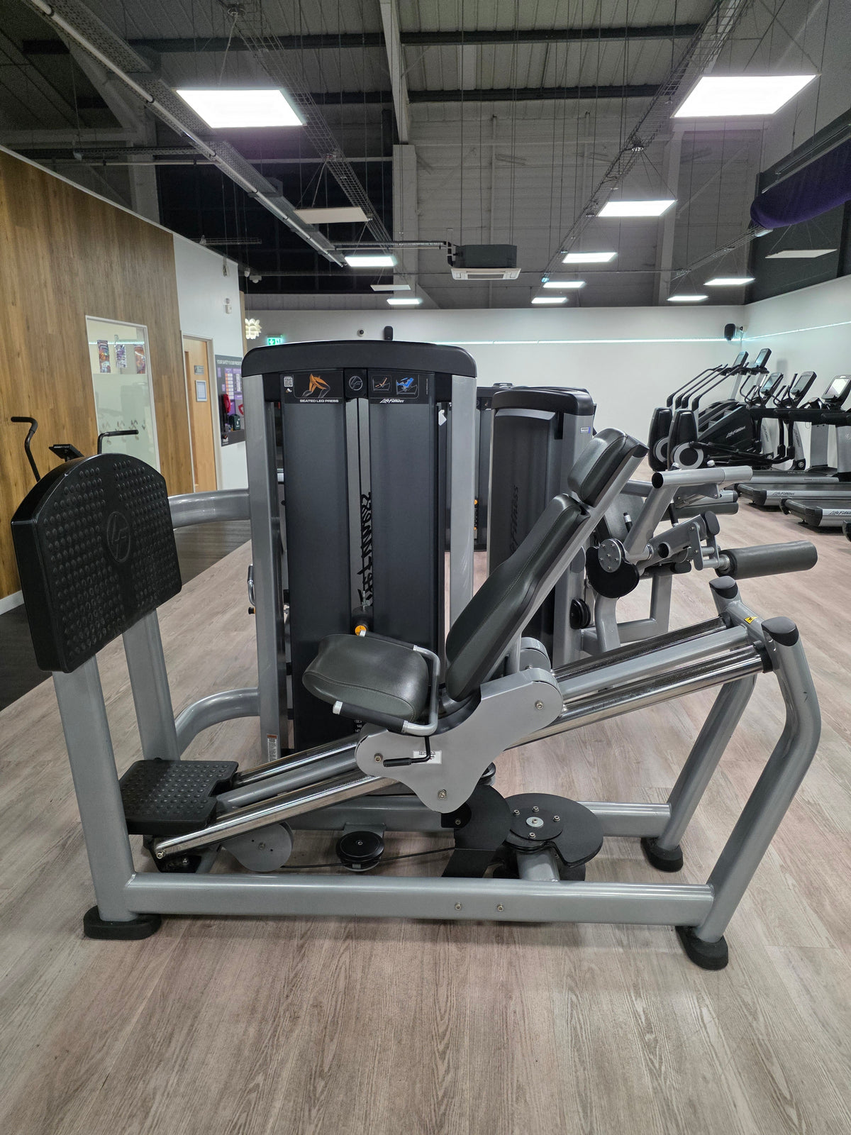 8pcs Life Fitness Insignia Series Pin Loaded Commercial Gym Machines