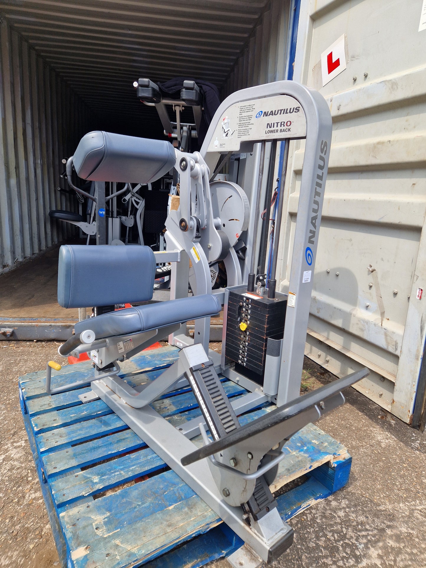 Nautilus Nitro Back Extension Machine Commercial Gym Equipment
