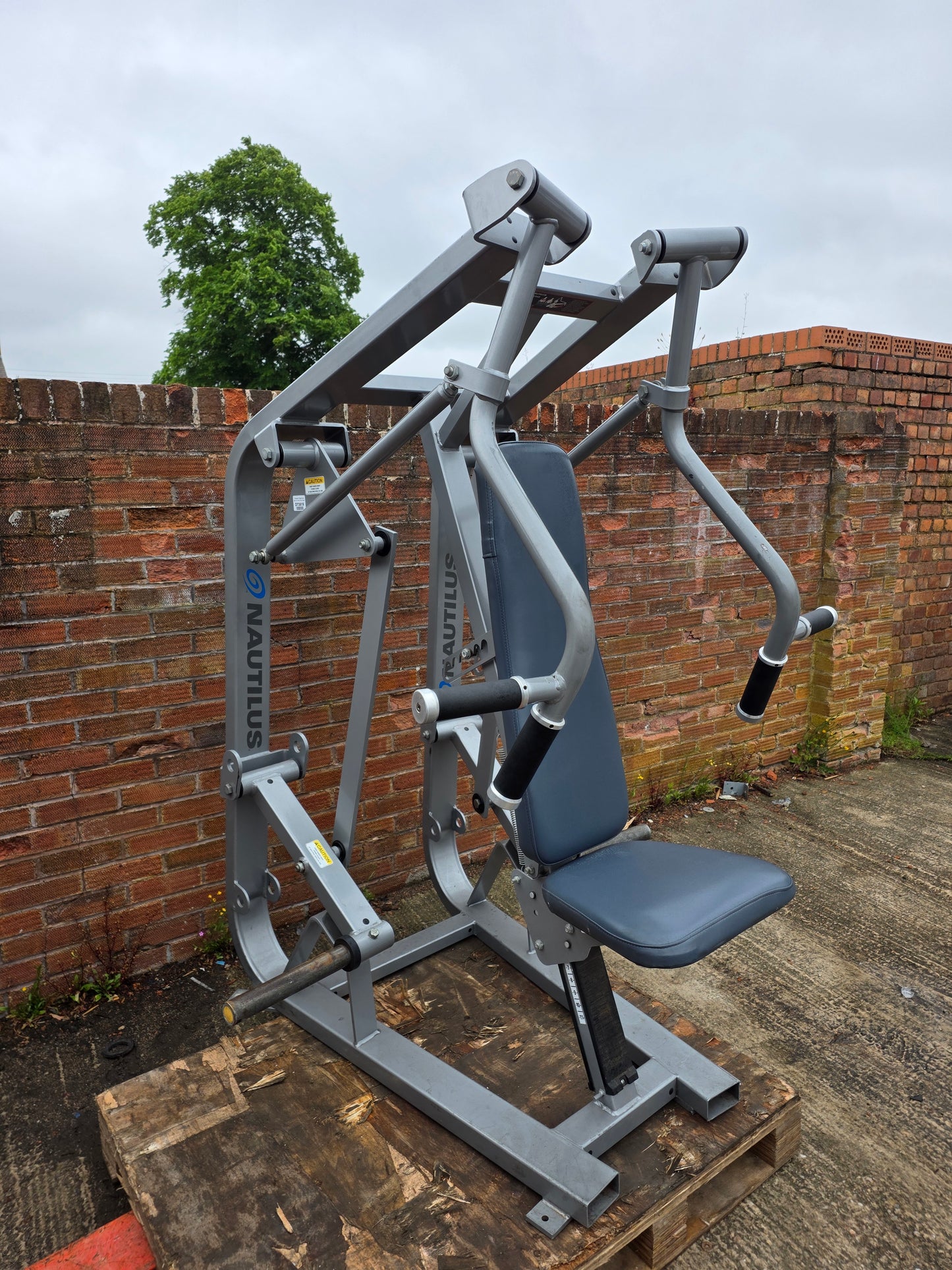 Nautilus Xpload Vertical Chest Press Machine Commercial Gym Equipment