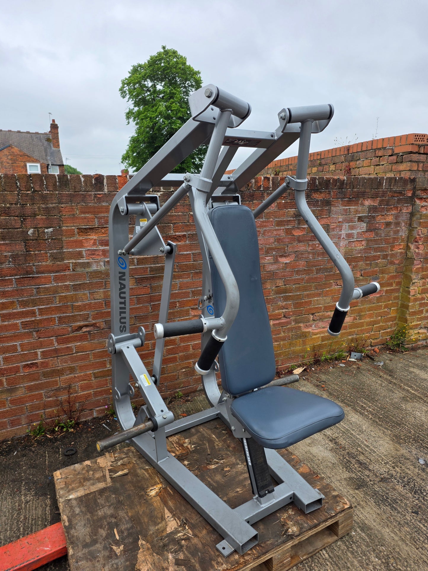 Nautilus Xpload Vertical Chest Press Machine Commercial Gym Equipment