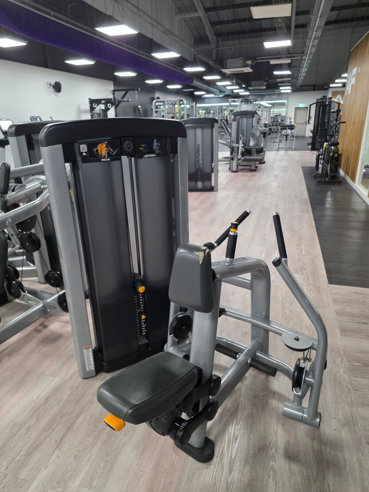 8pcs Life Fitness Insignia Series Pin Loaded Commercial Gym Machines