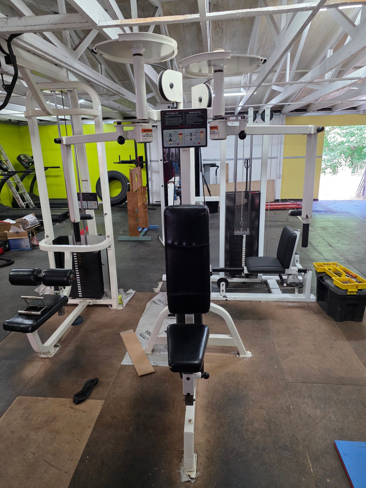 Life Fitness Pro 1 Pec Fly Rear Delt Machine Commercial Gym Equipment