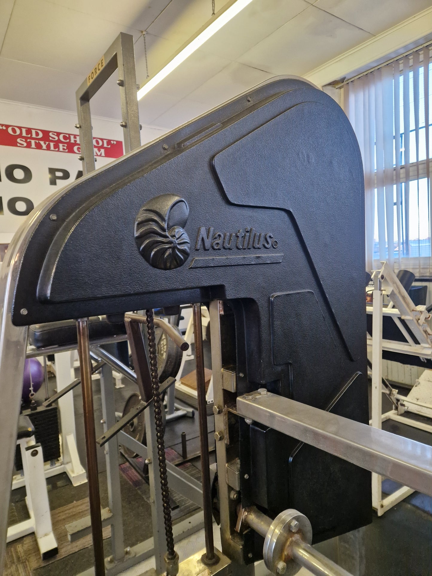 Nautilus Flat Chest Press Machine 1st Gen Commercial Gym Equipment