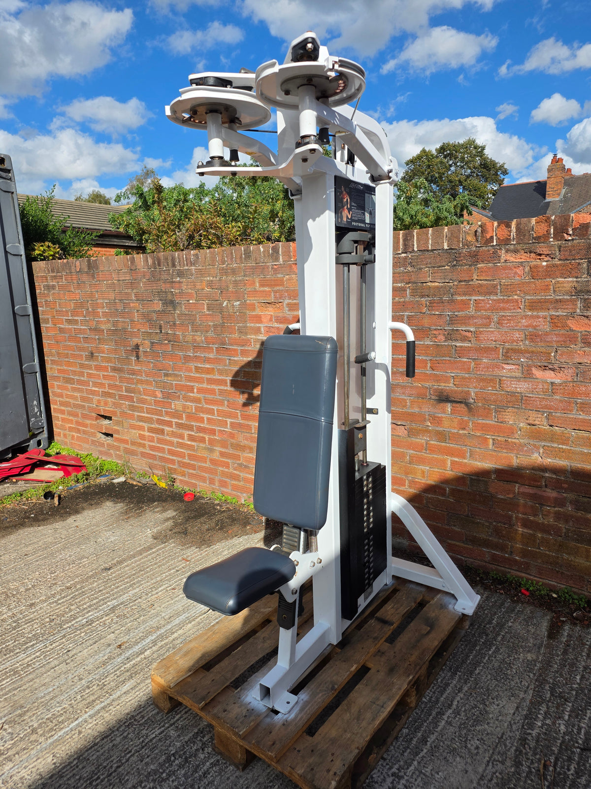 Life Fitness Pro 2 Pec Fly Rear Delt Machine Commercial Gym Equipment