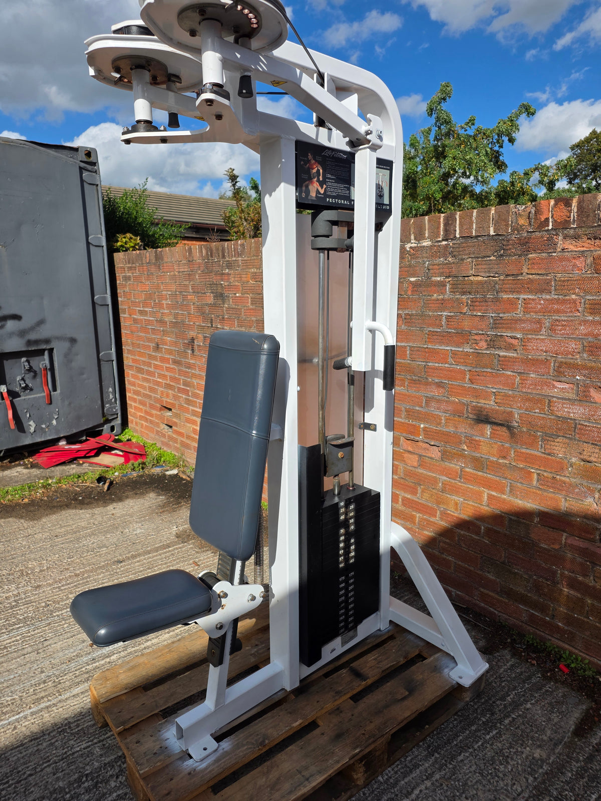 Life Fitness Pro 2 Pec Fly Rear Delt Machine Commercial Gym Equipment
