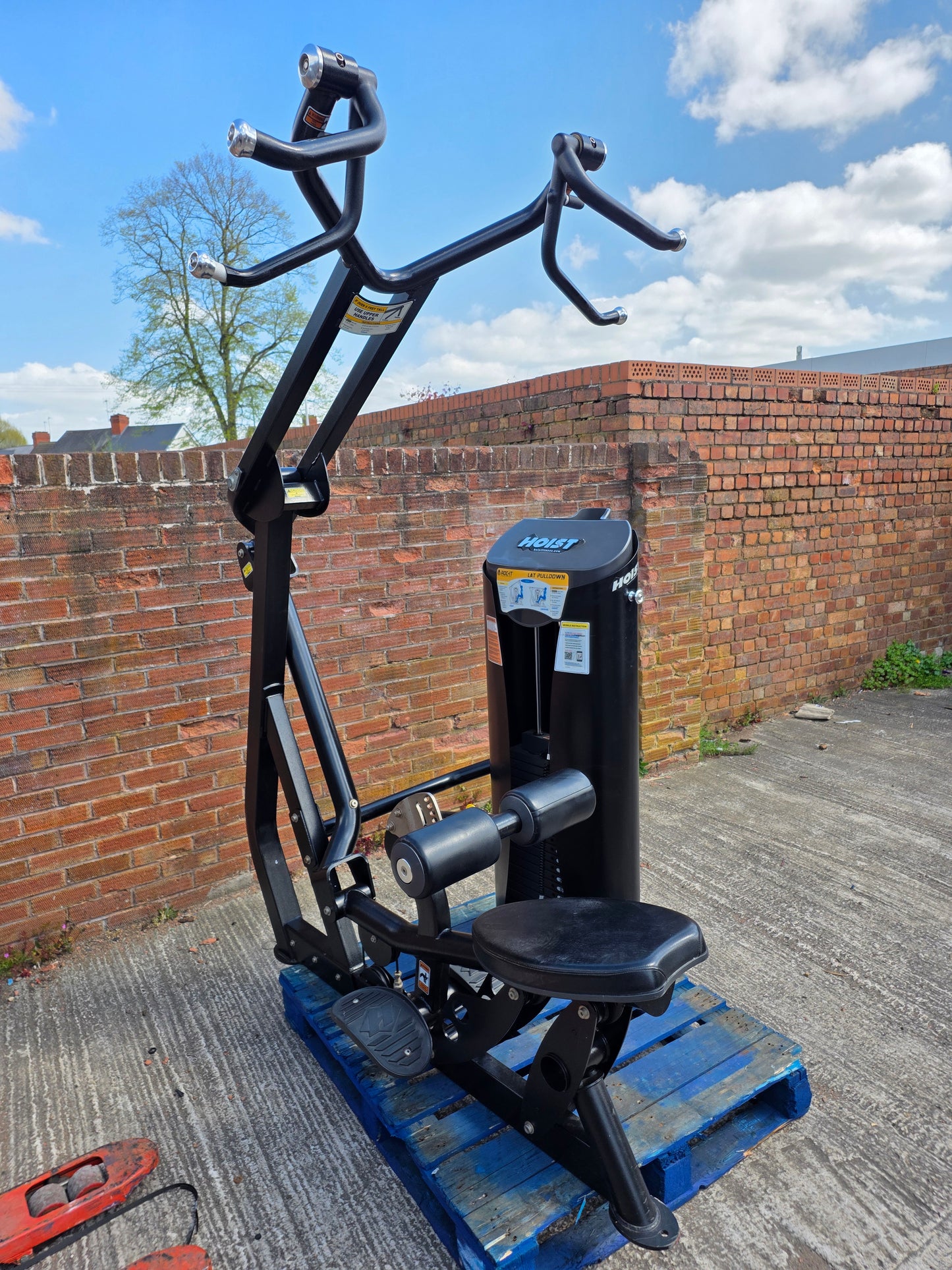 Hoist Roc it Lat Pulldown Machine Commercial Gym Equipment