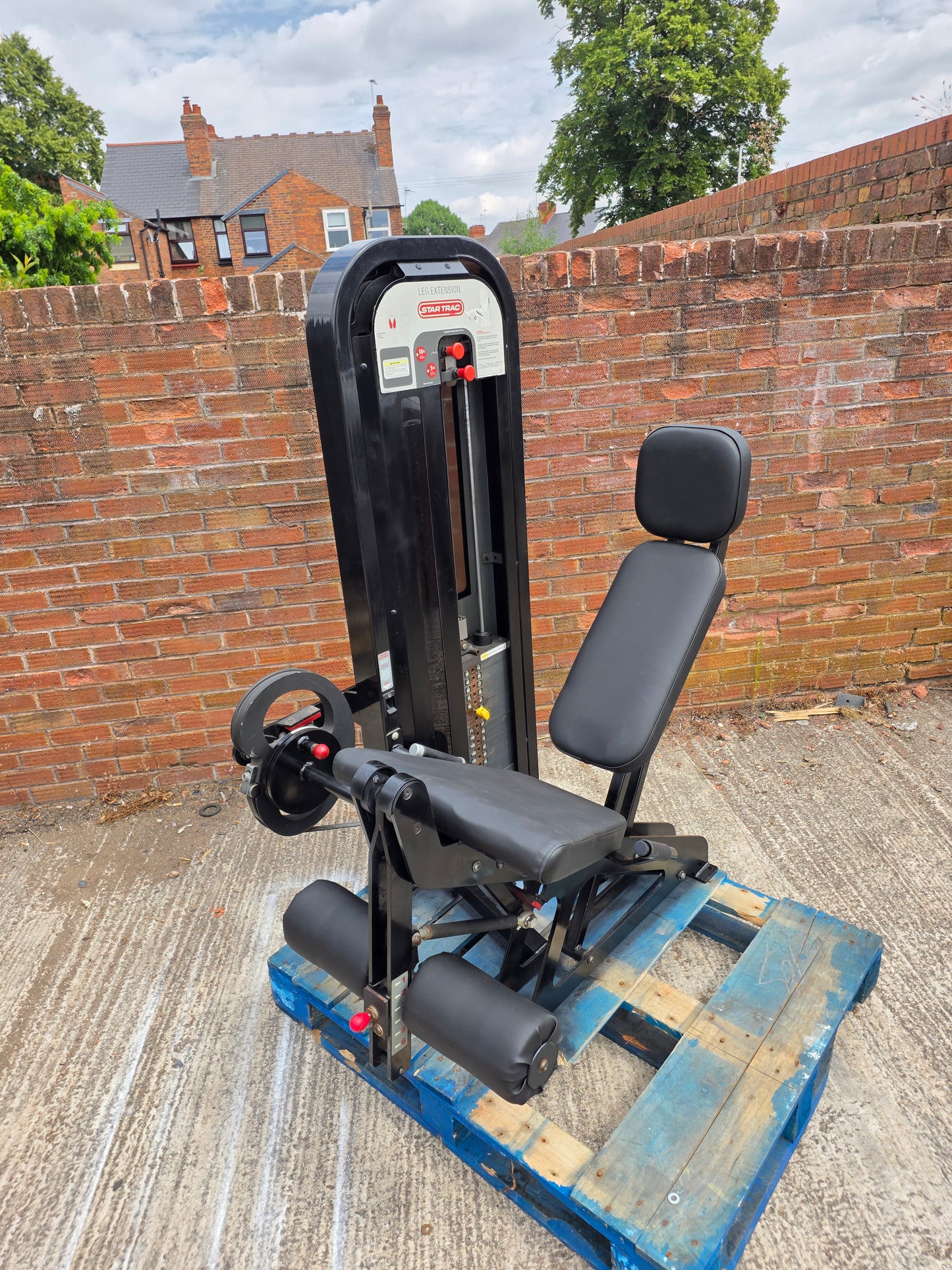 Star Trac/Flex Fitness Leg Extension Machine Commercial Gym Equipment